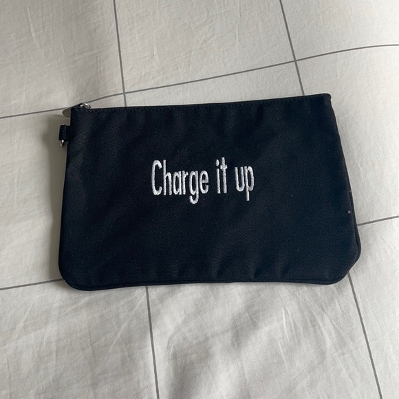 thirty-one Handbags - NWT, Thirty-one Canvas zipper pouch